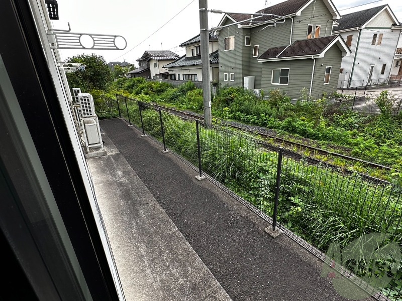 バルコニー　バルコニーです。晴れた日は洗濯物が干せますね。