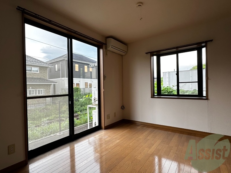 居室・リビング　フローリングなので、お掃除がしやすそうですね。