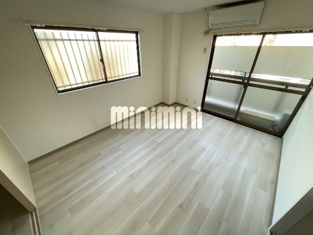 居室・リビング　※同物件別号室の参考写真です。