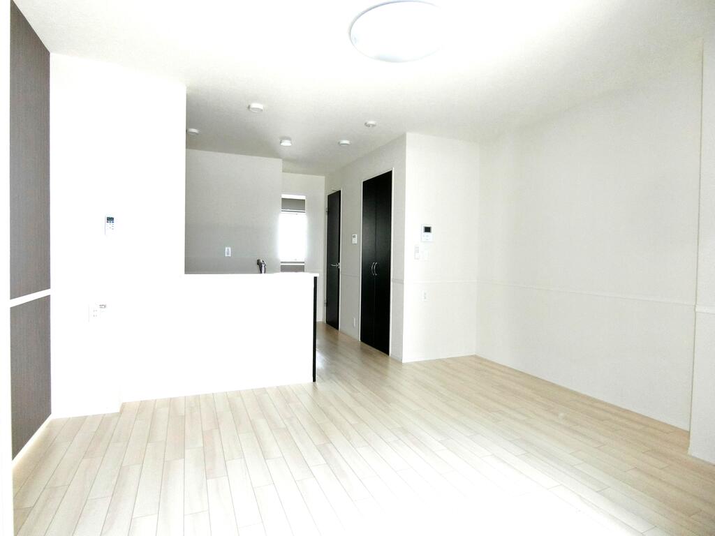 居室・リビング　同型物件の写真です。