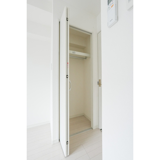 収納　別住戸写真となります。現況と異なる場合がございます。