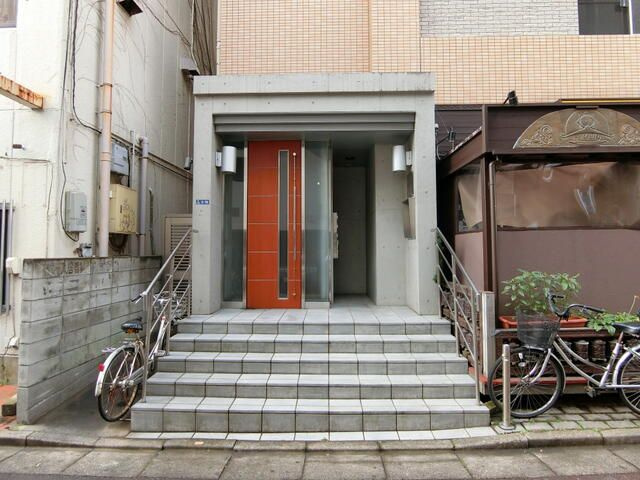 エントランス　建物の内部です