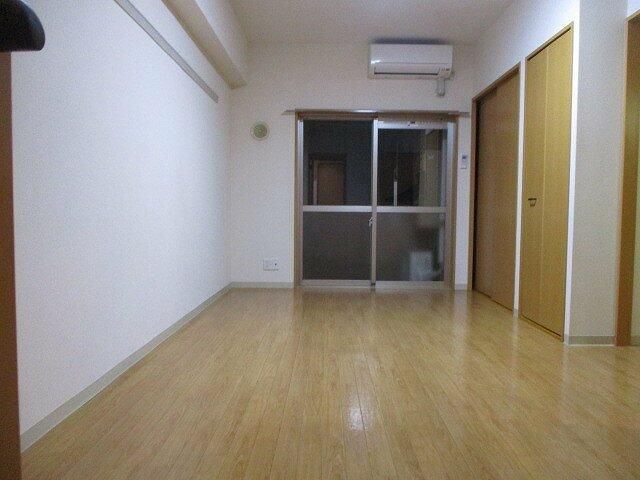 居室・リビング　こちらのリビングで趣味の時間をお楽しみください