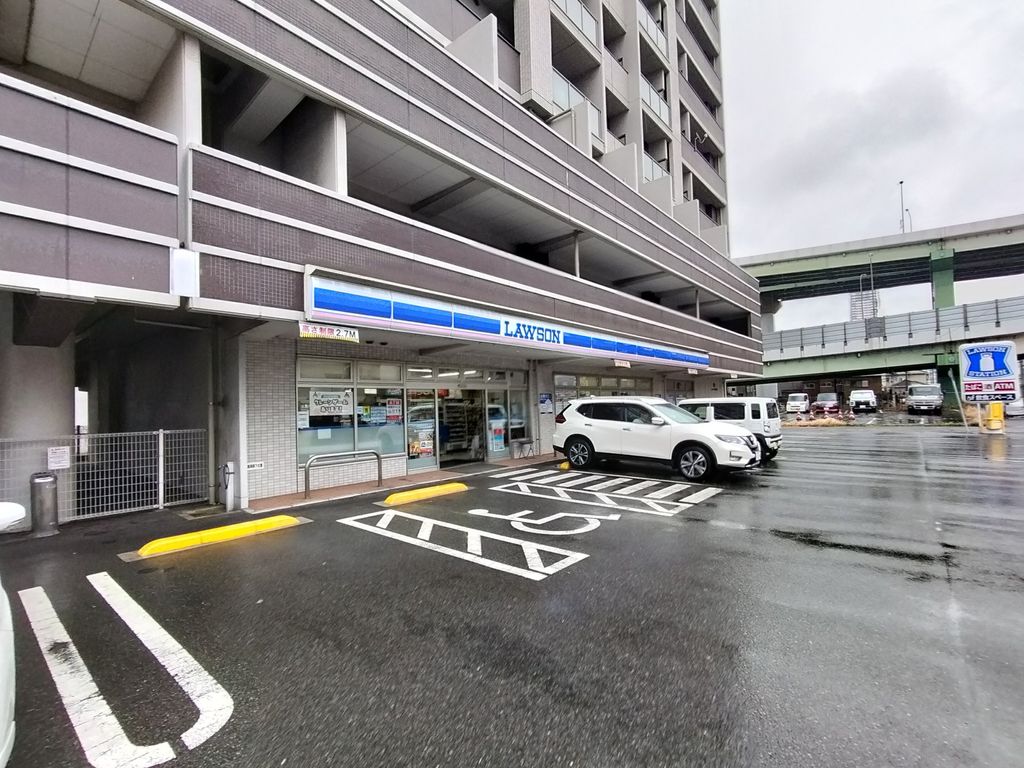 コンビニ　ローソン 小倉鋳物師町店（コンビニ）まで560m