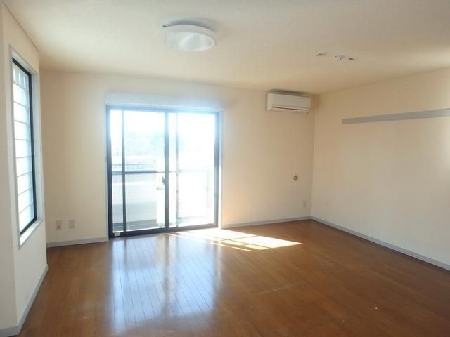 居室・リビング　★角部屋２面採光★