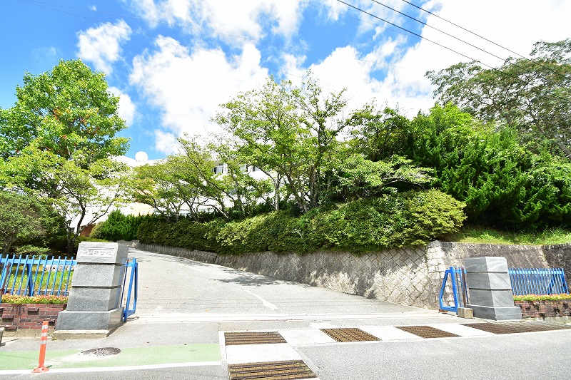中学校　熊野町立熊野中学校（中学校）まで657m