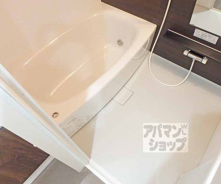 バス・シャワールーム　足が伸ばせるバスタブです！