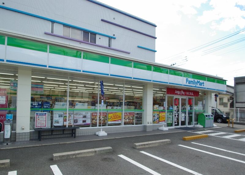 コンビニ　ファミリーマート呉伏原店（コンビニ）まで492m