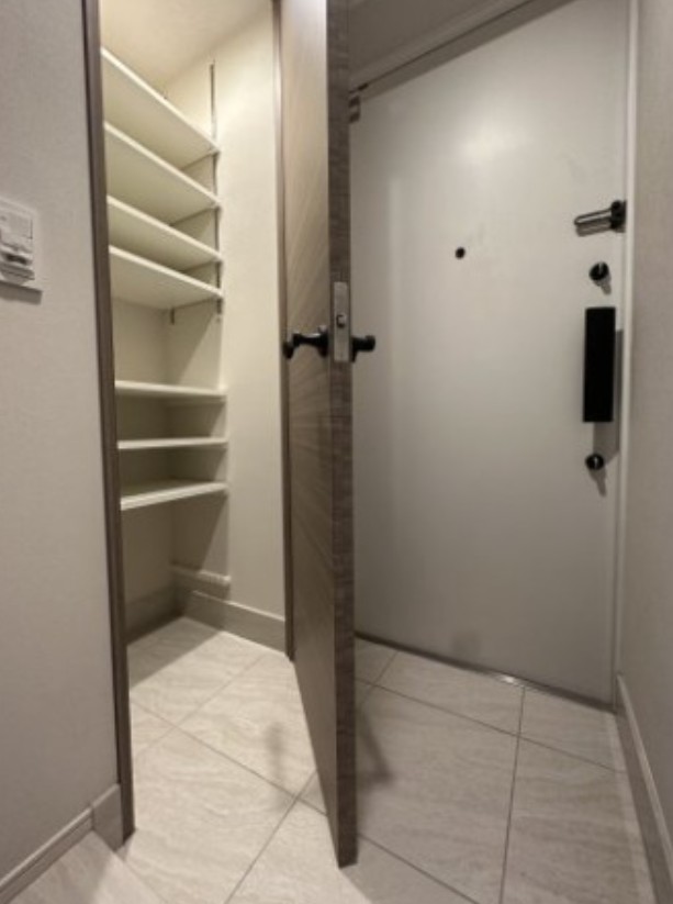 玄関　※別部屋参考写真