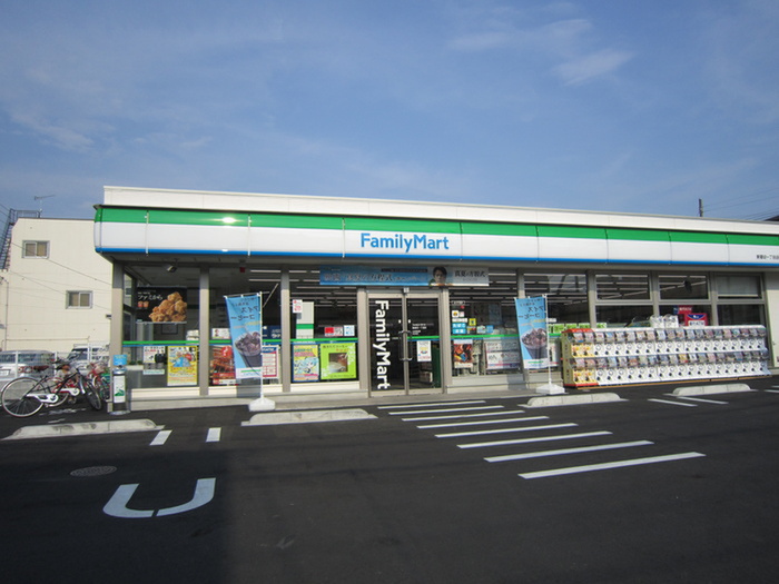 コンビニ　ファミリーマート（コンビニ）まで400m
