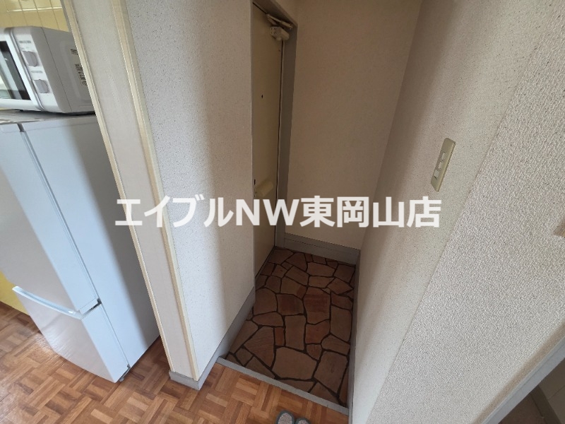 玄関　家具家電は付属致しません