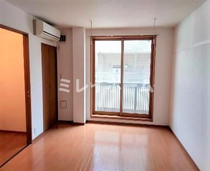 居室・リビング　同建物内、別のお部屋の参考写真になります。