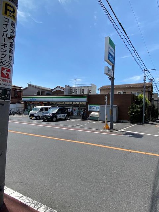 コンビニ　ファミリーマート（コンビニ）まで73m