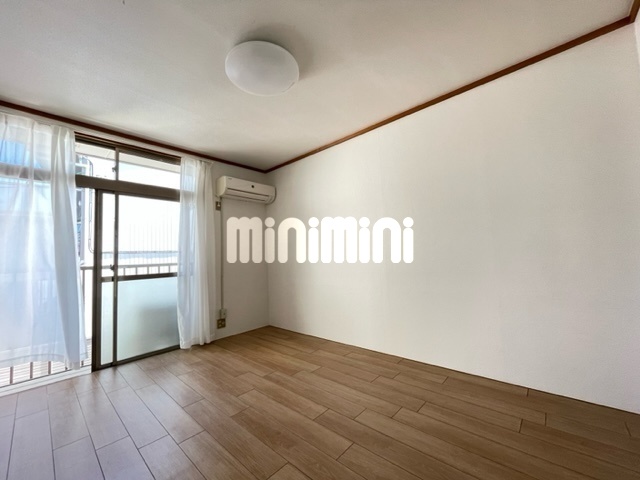居室・リビング　６帖の洋室です