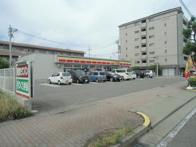 コンビニ　デイリーヤマザキ　赤城町店（コンビニ）まで292m