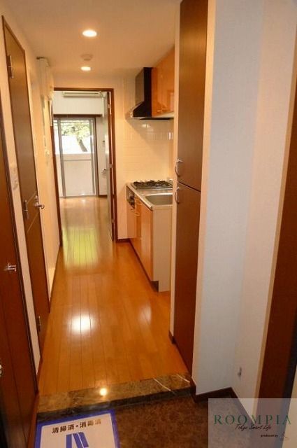 玄関　※同タイプの別のお部屋です。