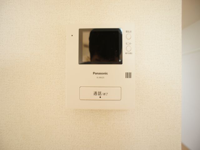 セキュリティ　訪問者の確認ができるTVドアホン付きです♪
