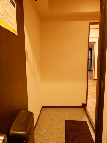 玄関　間口がひろく使いやすい玄関です　※クリーニング前