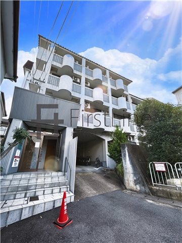 メイプルリーフ上花山の外観写真