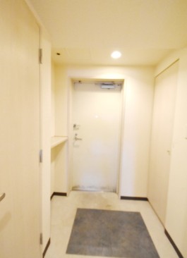 玄関　☆玄関収納もあります☆