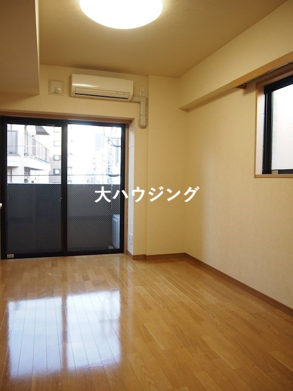 ルーブル白金高輪弐番館の居間写真