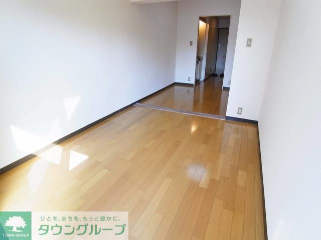 エトワール高松町の居間写真