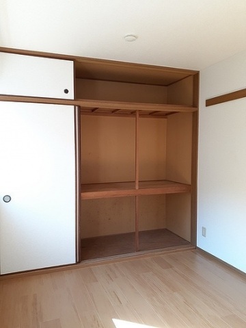 収納　写真は別のお部屋になります。