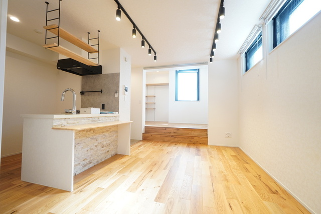 SOLASIA residence高円寺IIIの居間写真
