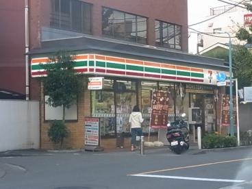 コンビニ　セブンイレブン 世田谷下馬北店（コンビニ）まで917m