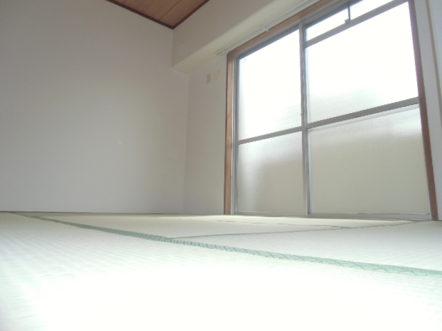 その他部屋・スペース　明るいベッドルームです☆