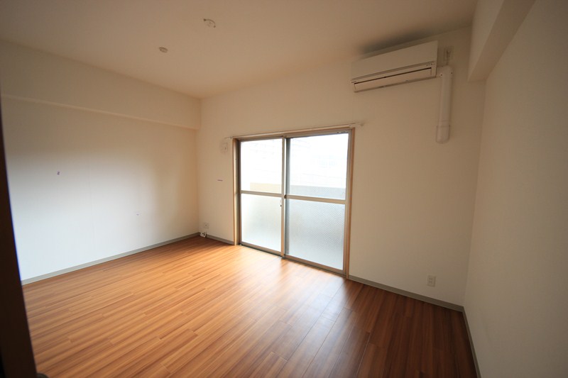 SUNNY COURT MEIWAの居間写真