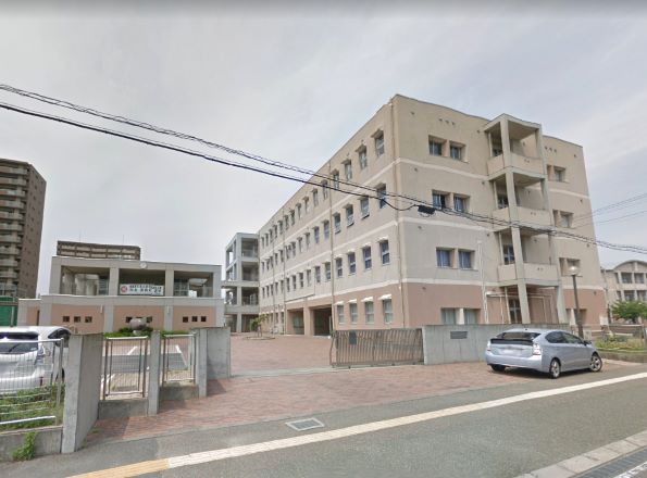 中学校　徳島市立徳島中学校（中学校）まで1543m