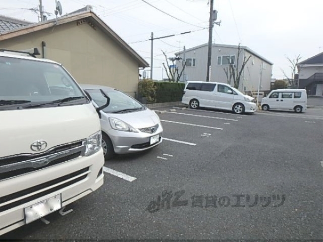 【大津市下阪本のアパートの駐車場】