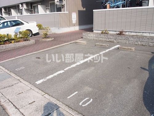 【姫路市南条のアパートの駐車場】