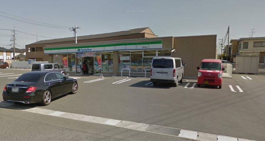 コンビニ　ファミリーマート（コンビニ）まで176m