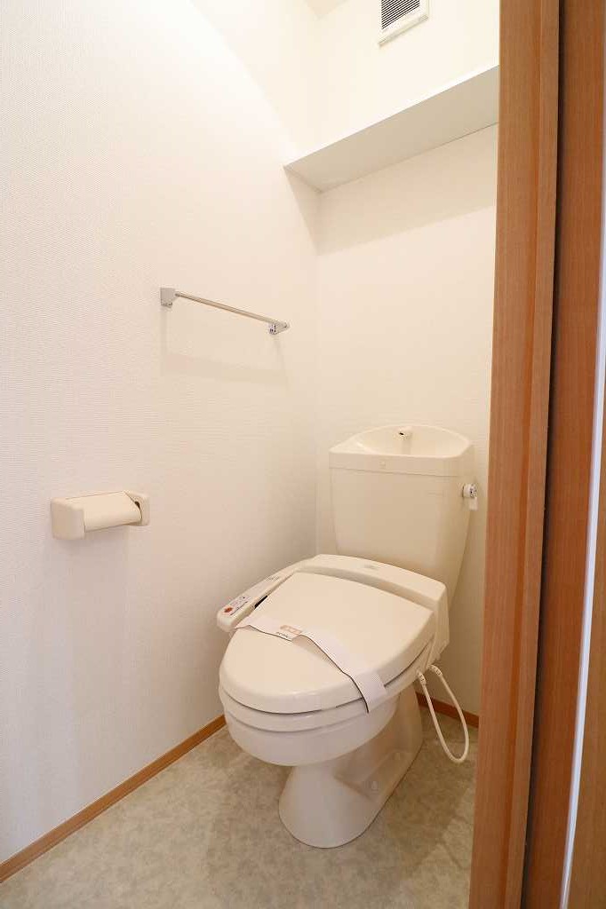 トイレ　※同物件、別部屋の写真です。