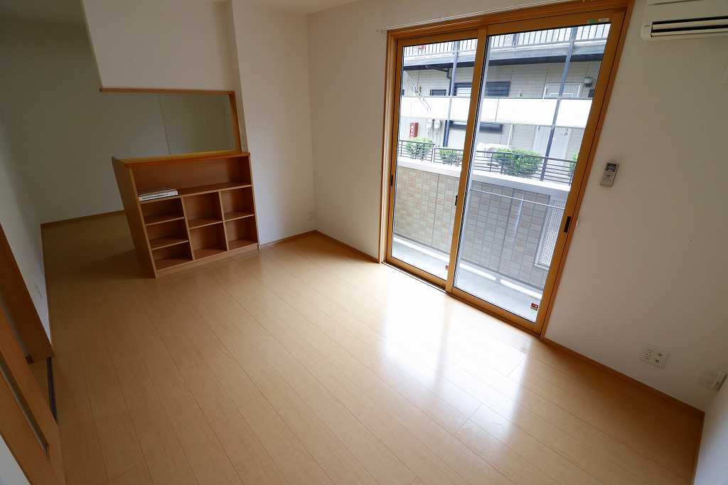 居室・リビング　※同物件、別部屋の写真です。