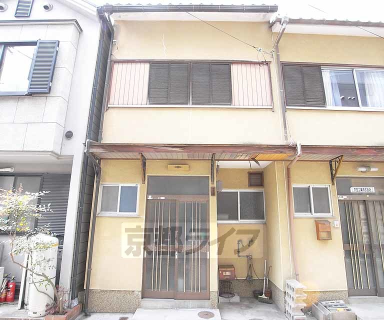 建物外観　正面からの外観です。