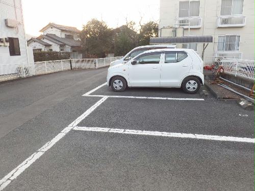 【レオパレス薬師山ユイットの駐車場】