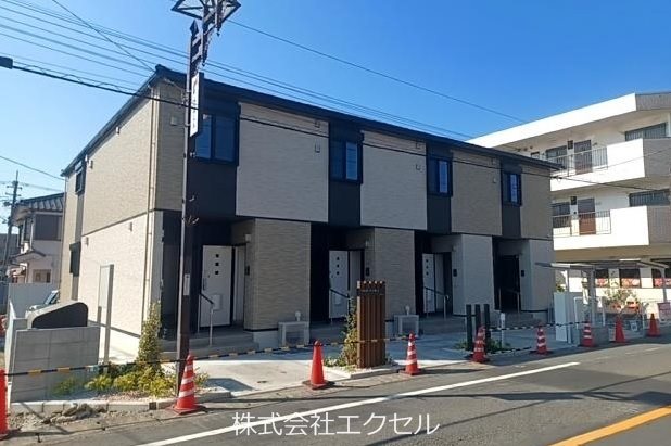 福生市本町のアパートの建物外観