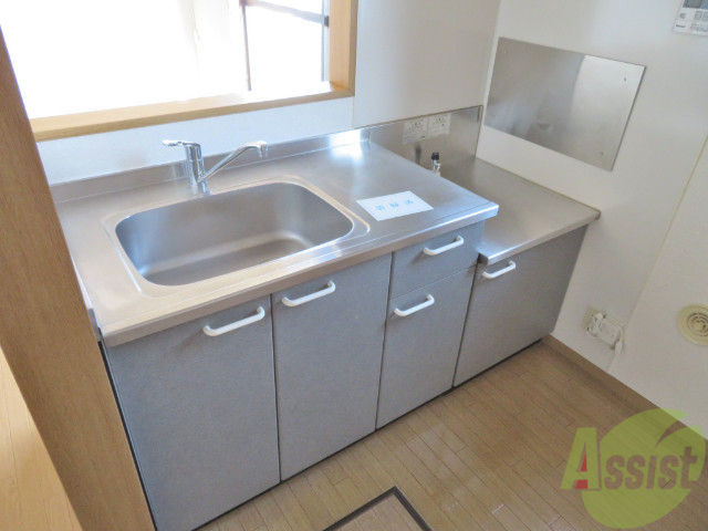 キッチン　こちらはキッチン。調理スペースもあり使いやすそうです。