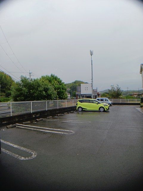 【和歌山市永山のアパートの駐車場】