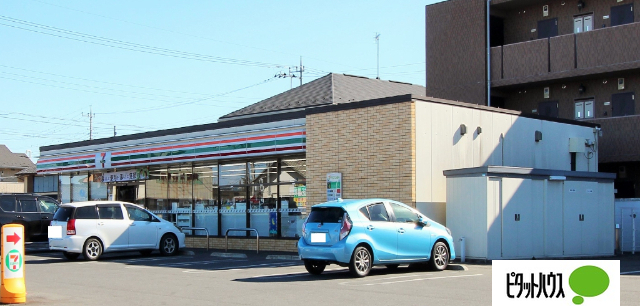 コンビニ　セブンイレブン伊勢崎堀口町店（コンビニ）まで1049m