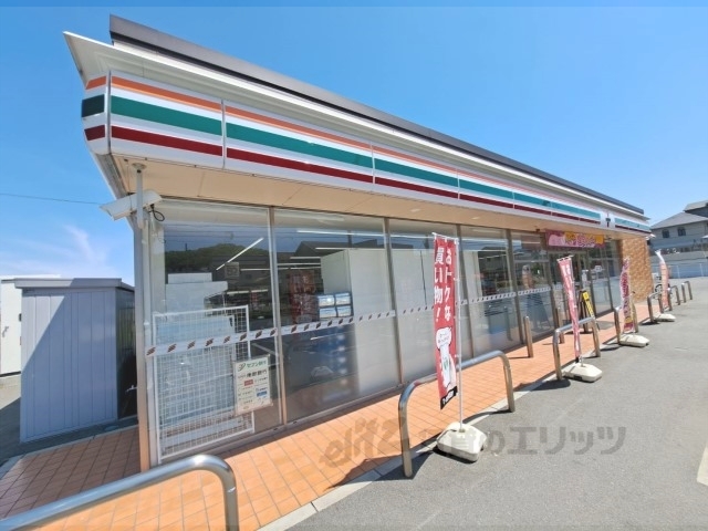 【橿原市鳥屋町のアパートのコンビニ】