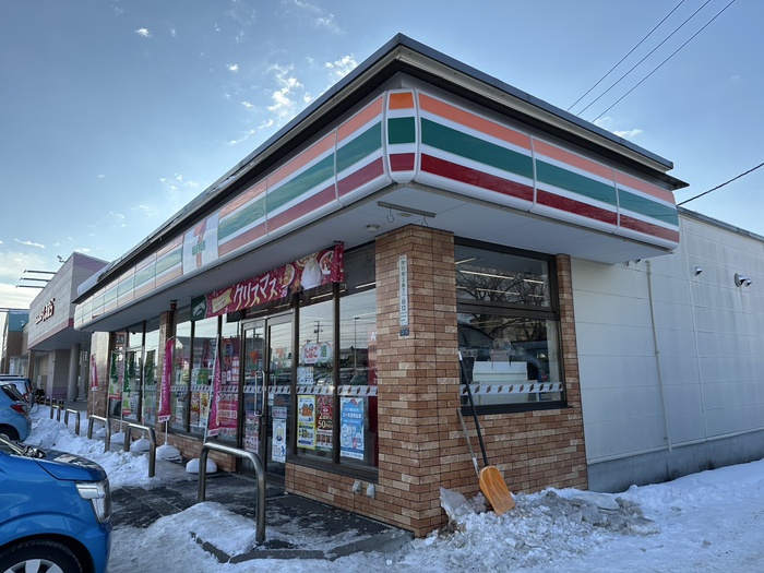 コンビニ　セブンイレブン（コンビニ）まで1000m