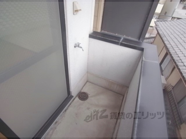 バルコニー　広くてゆとりのあるベランダです。