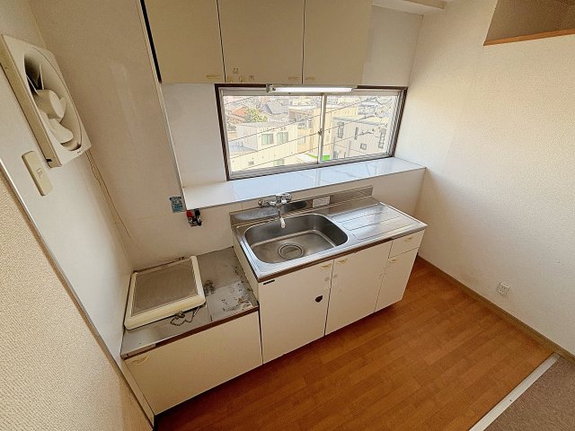 【名古屋市南区本城町のマンションのキッチン】