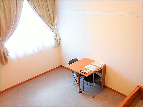 居室・リビング　ベッド上からのアングルです