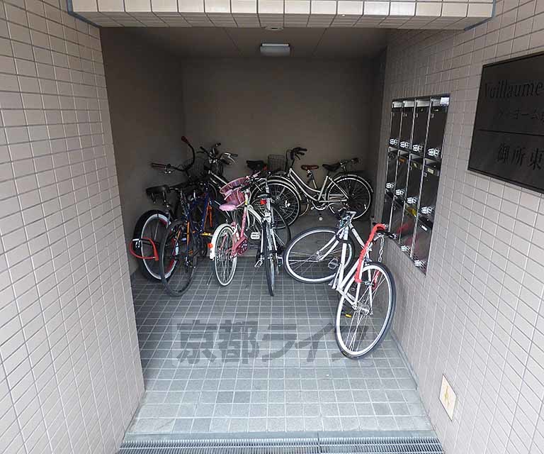 【京都市上京区信富町のマンションのエントランス】