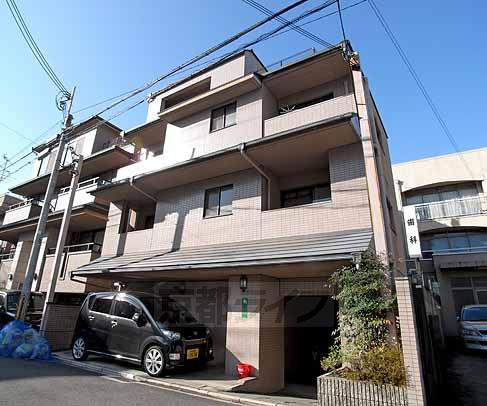 京都市上京区信富町のマンションの建物外観